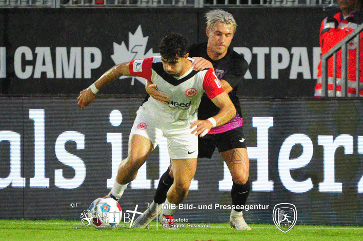 EIntracht Frankfurt II vs FC Giessen (1300)